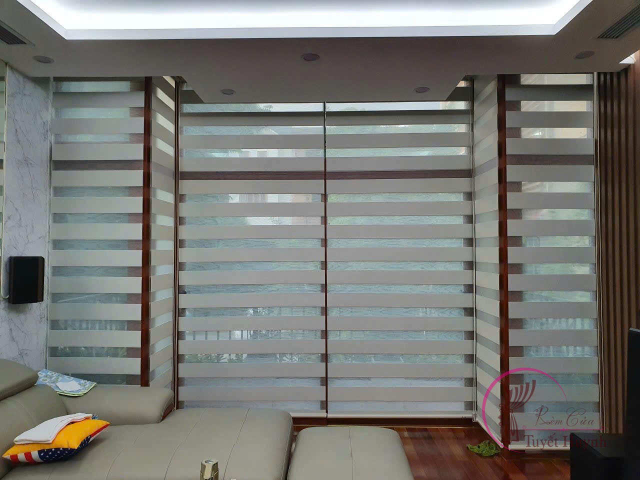 rèm cầu vồng Modero